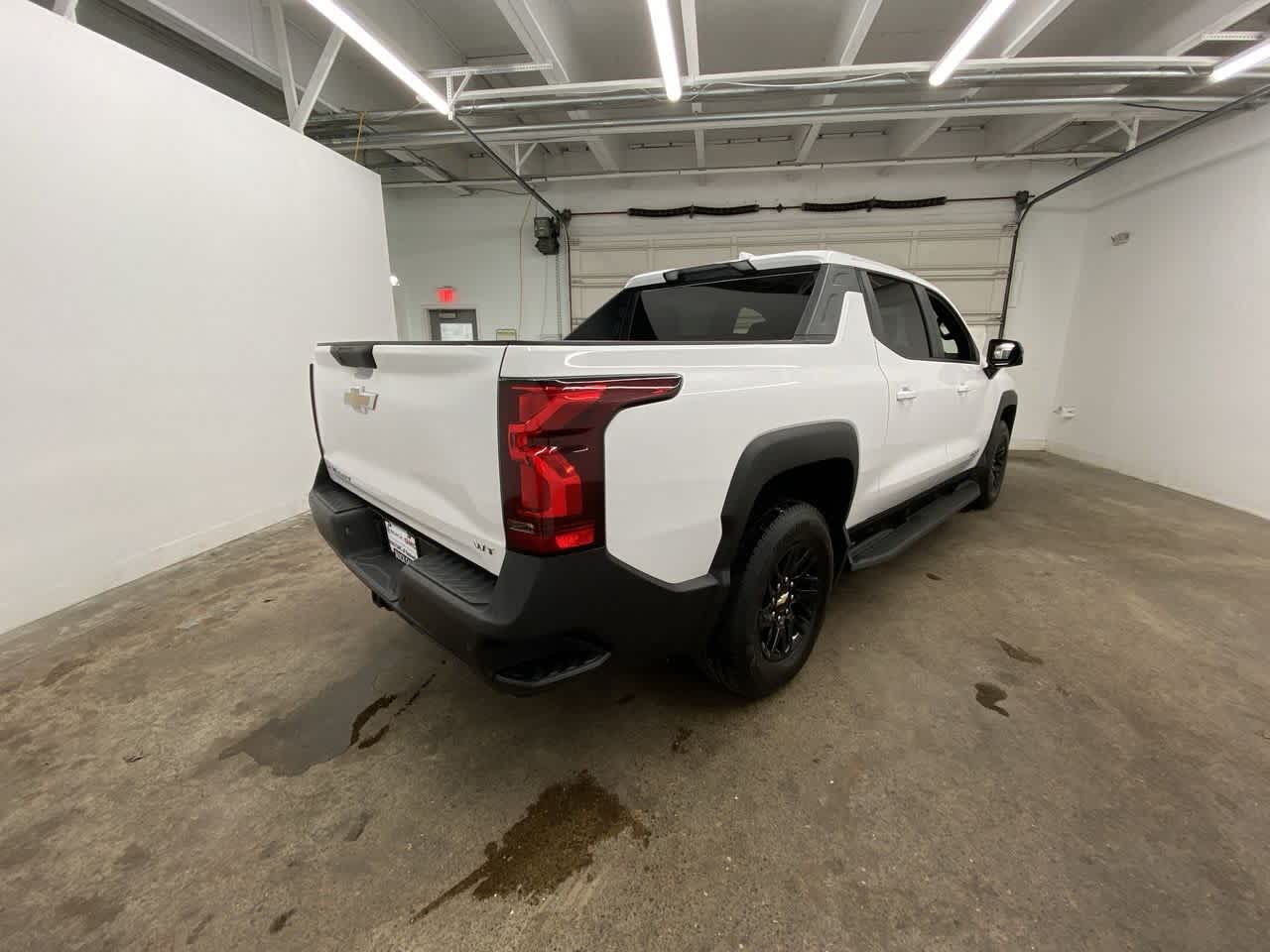 Thumbnail: 2024 Chevrolet Silverado EV - 6