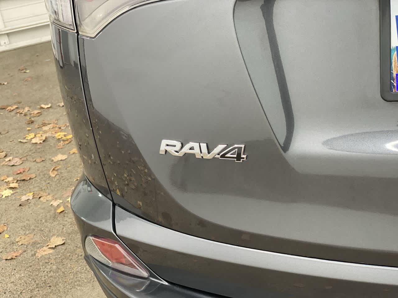 Thumbnail: 2016 Toyota RAV4 - 10