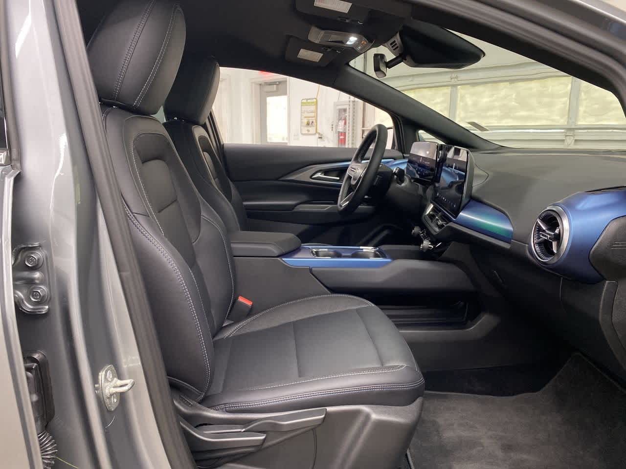 Thumbnail: 2025 Chevrolet Equinox - 18