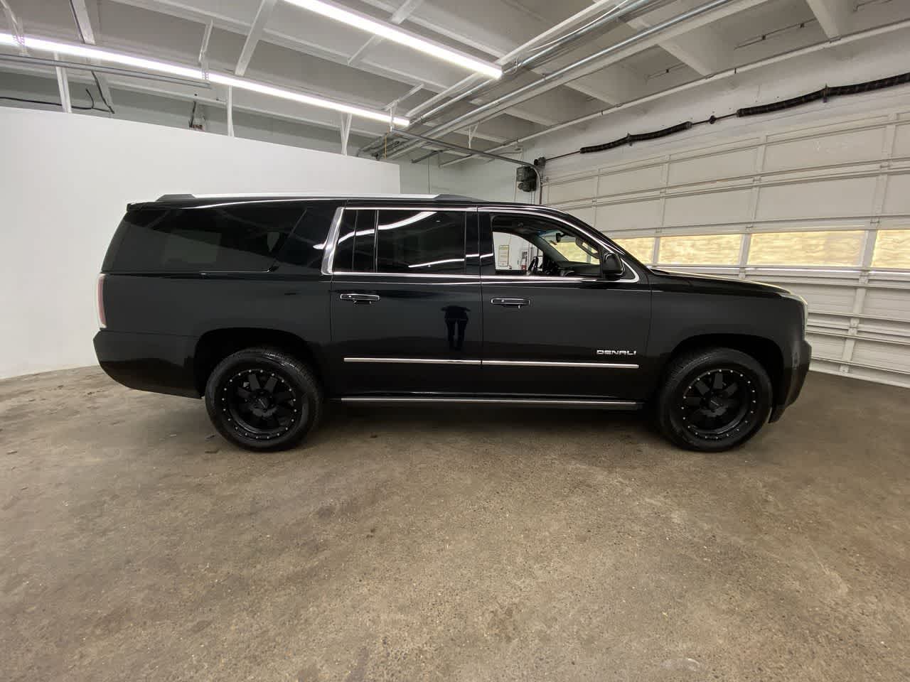 Thumbnail: 2019 GMC Yukon XL - 7