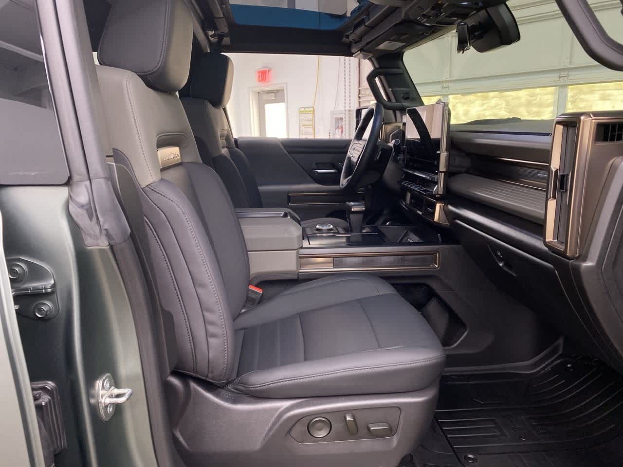 Thumbnail: 2024 GMC Hummer EV - 18