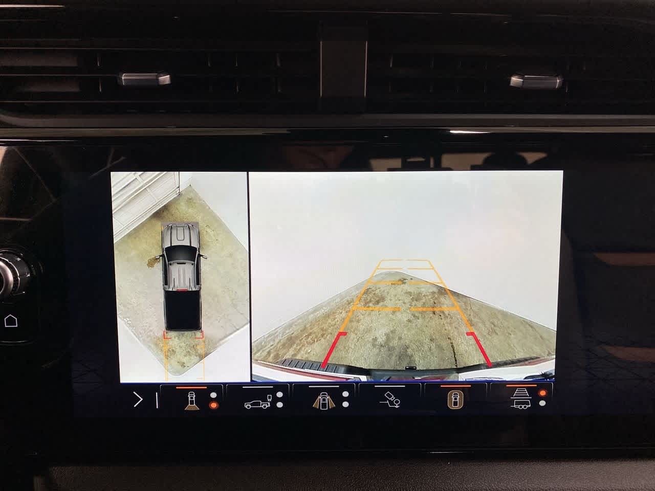 Thumbnail: 2025 GMC Sierra 3500 - 24