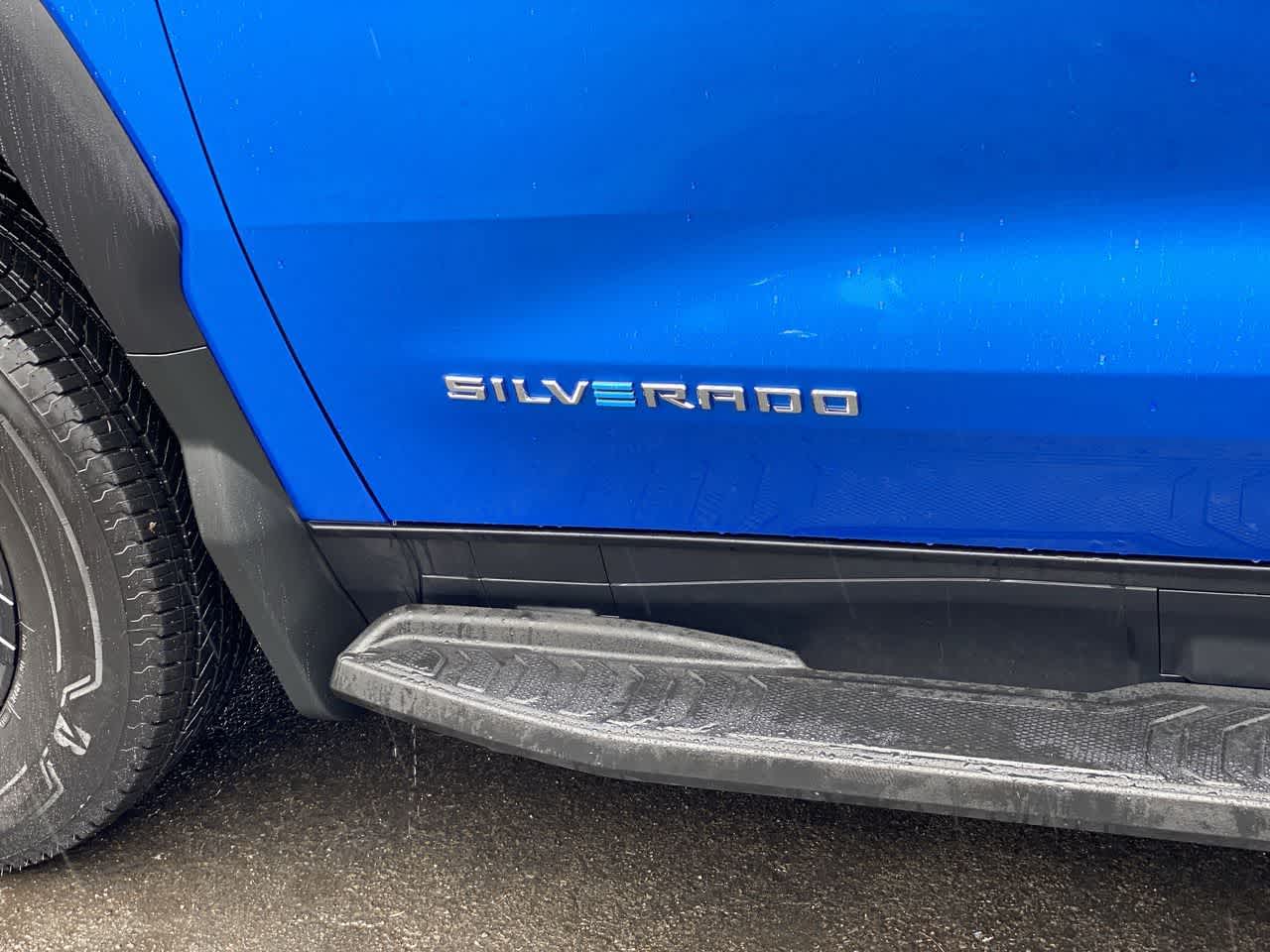Thumbnail: 2026 Chevrolet Silverado EV - 10