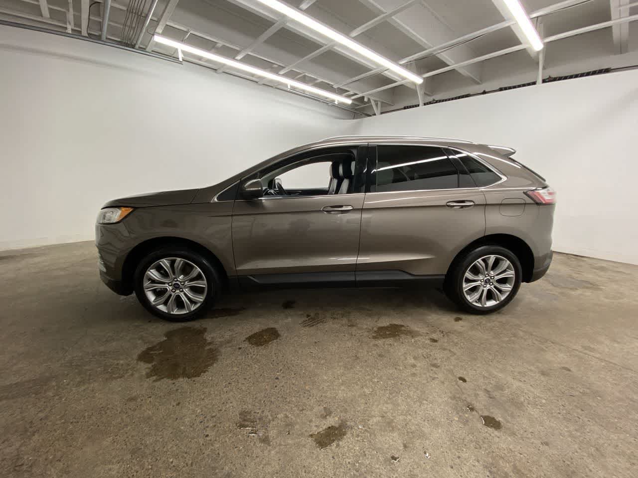 Thumbnail: 2019 Ford Edge - 3
