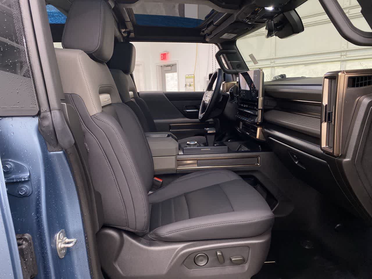 Thumbnail: 2024 GMC Hummer EV - 18