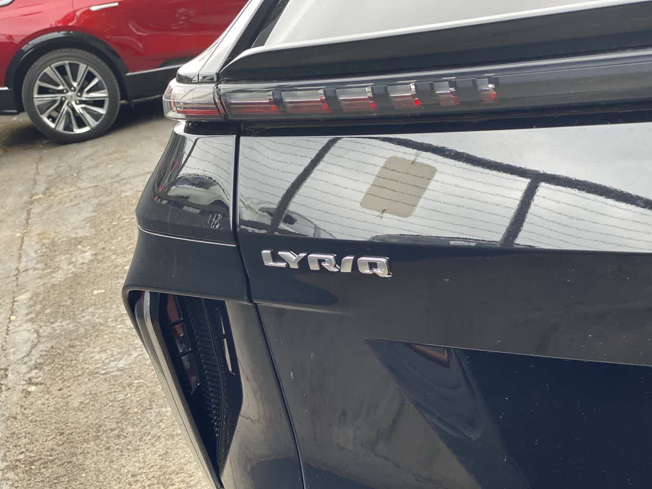 Thumbnail: 2024 Cadillac Lyriq - 10