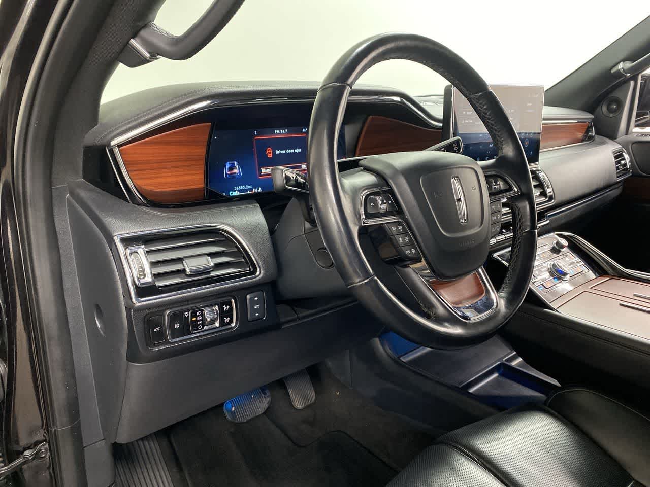 Thumbnail: 2024 Lincoln Navigator L - 2