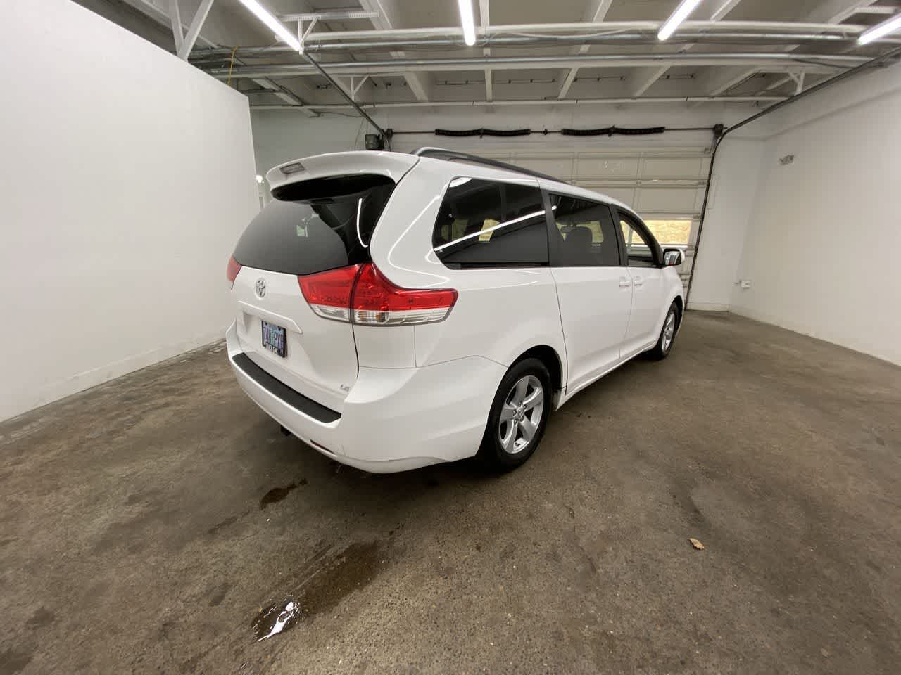 Thumbnail: 2012 Toyota Sienna - 6