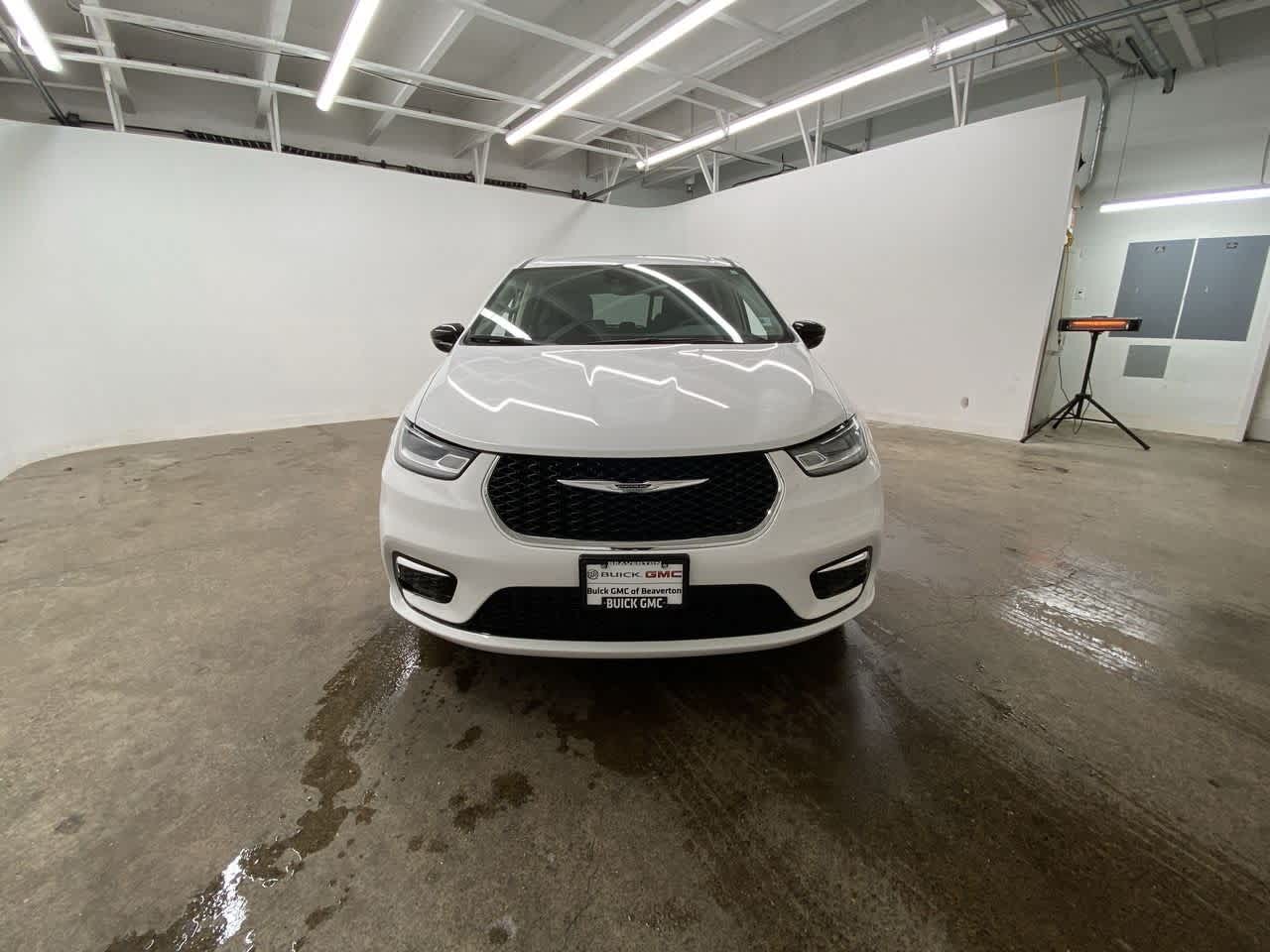 Thumbnail: 2024 Chrysler Pacifica - 9