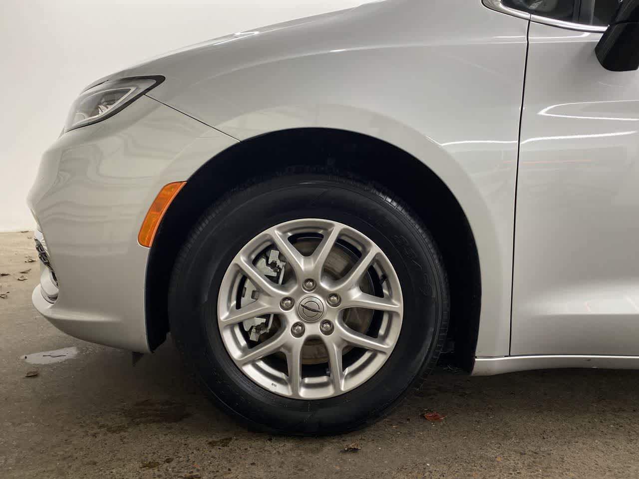 Thumbnail: 2024 Chrysler Pacifica - 11