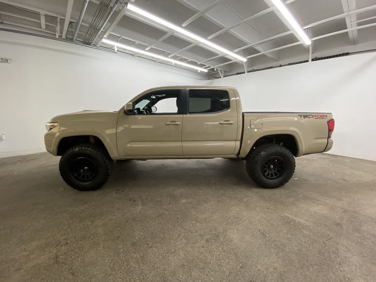Thumbnail: 2018 Toyota Tacoma - 3