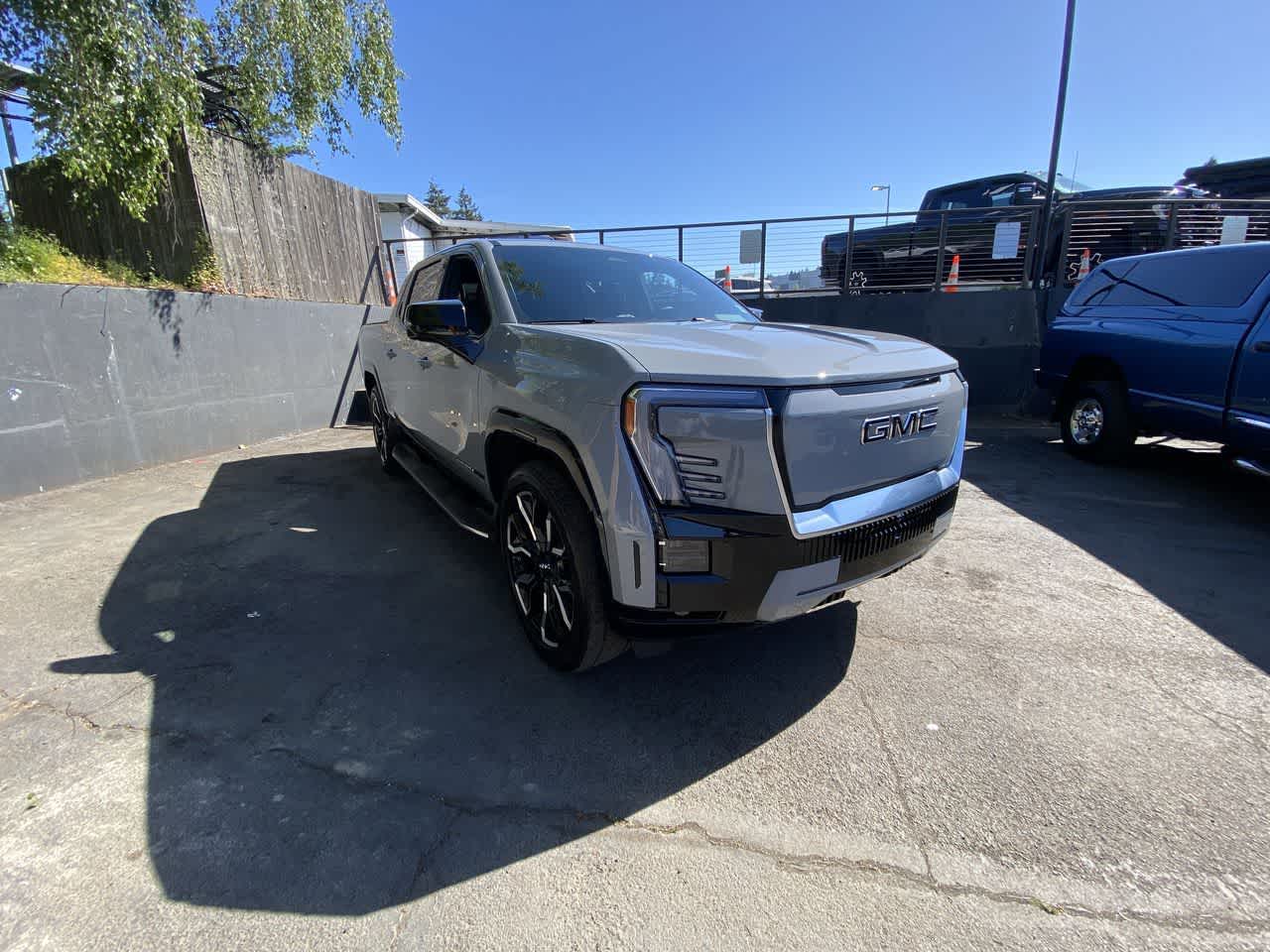 Thumbnail: 2025 GMC Sierra EV - 8