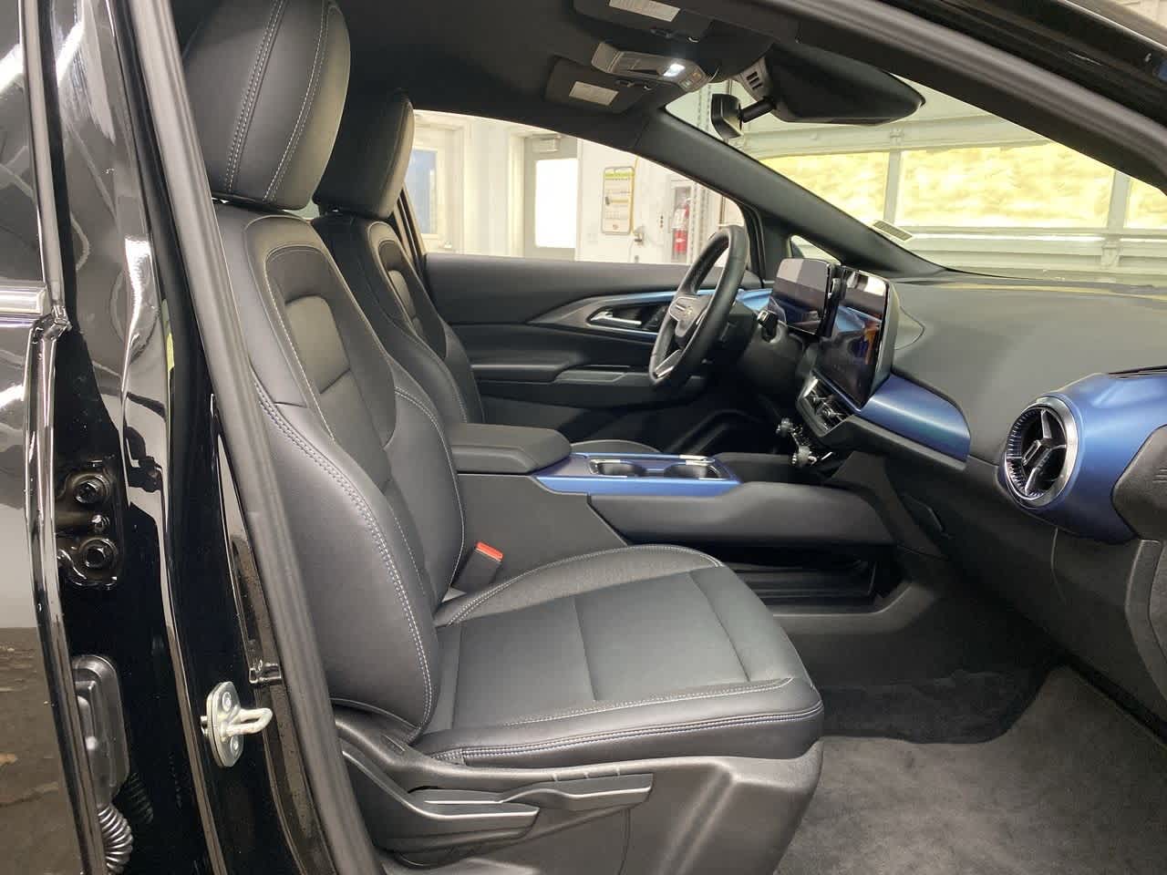 Thumbnail: 2025 Chevrolet Equinox - 18