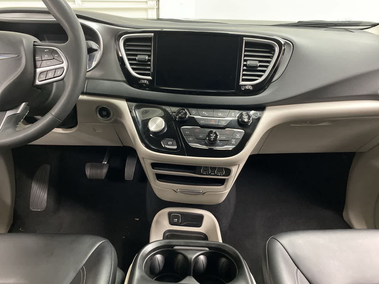 Thumbnail: 2024 Chrysler Pacifica - 26