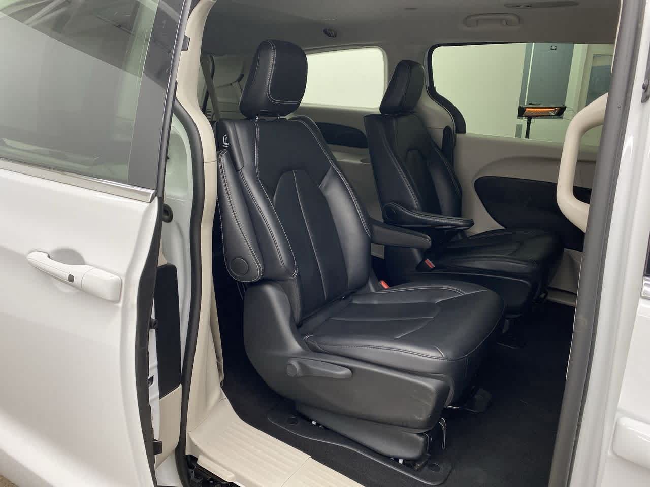 Thumbnail: 2024 Chrysler Pacifica - 18