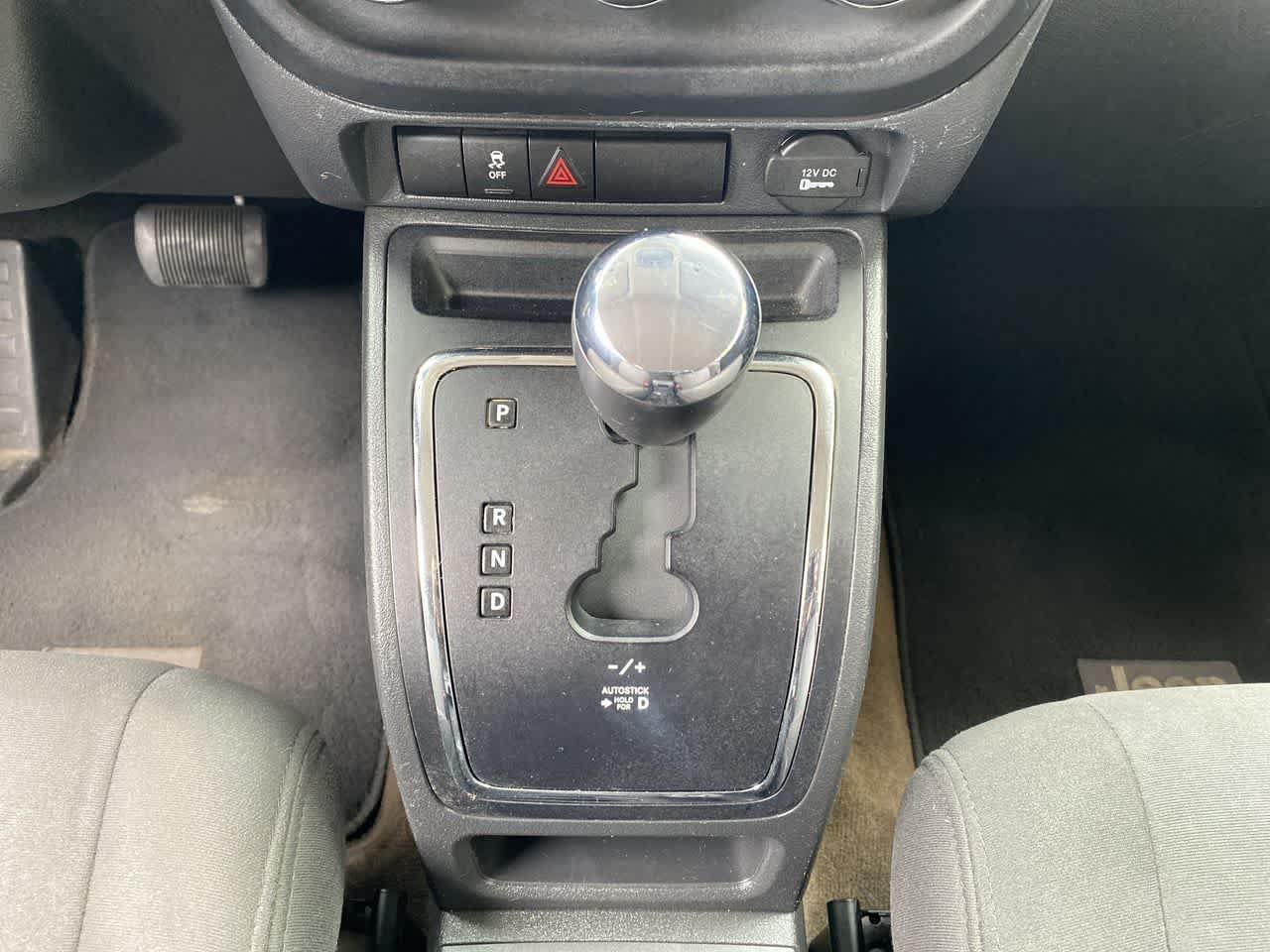 Thumbnail: 2015 Jeep Patriot - 26