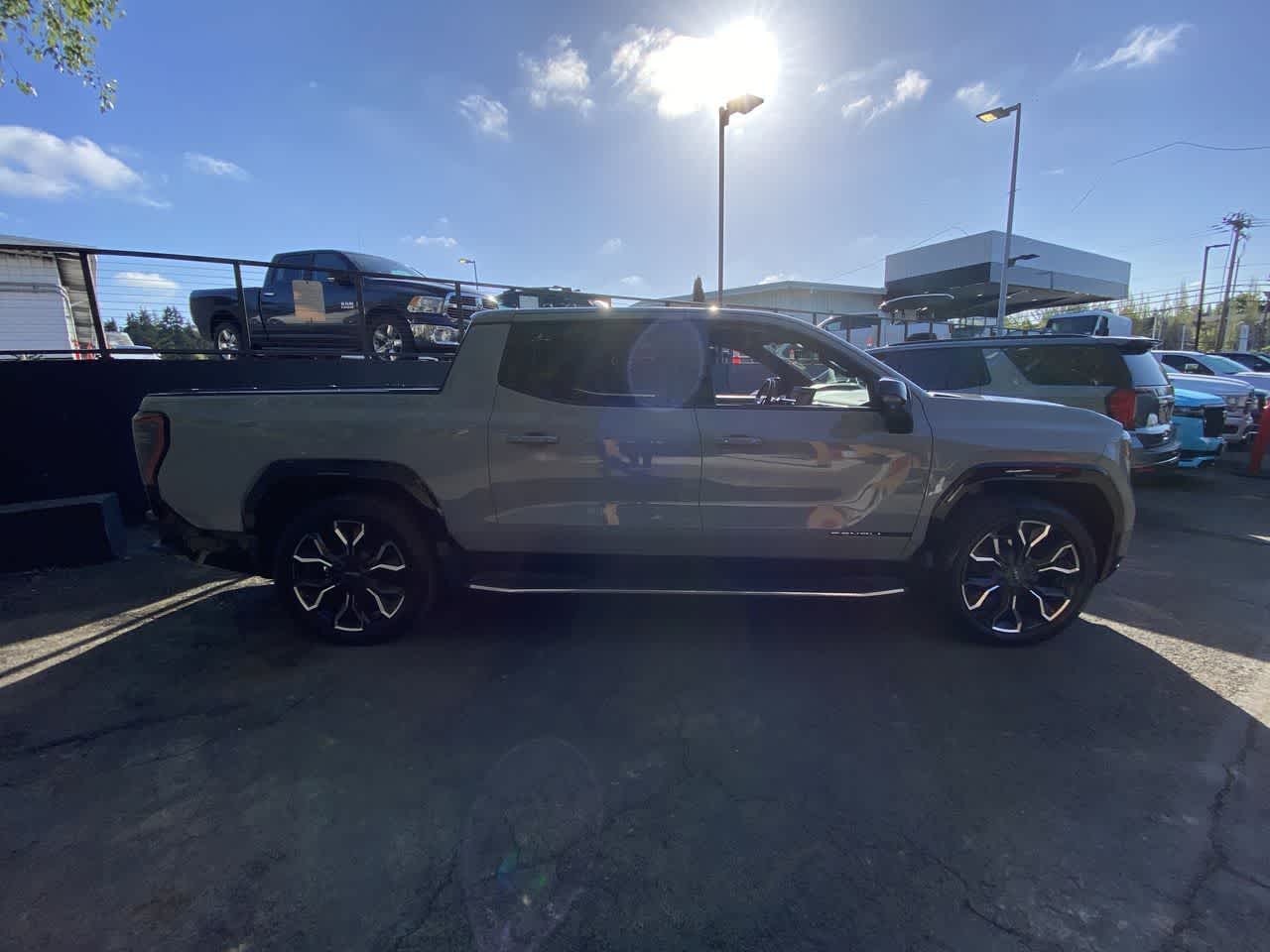 Thumbnail: 2024 GMC Sierra EV - 7