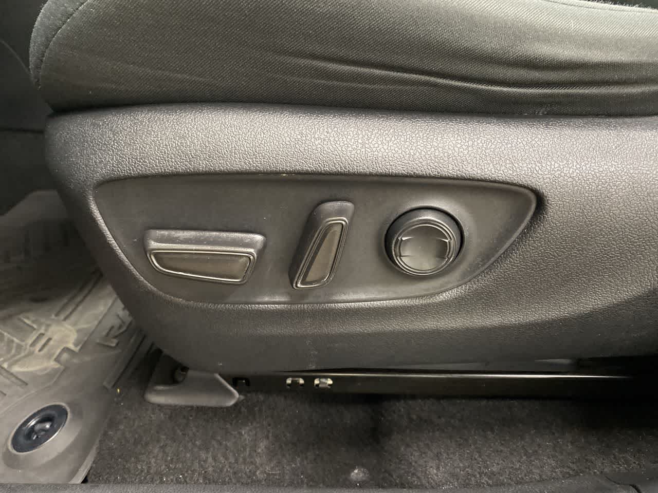 Thumbnail: 2021 Toyota RAV4 - 15