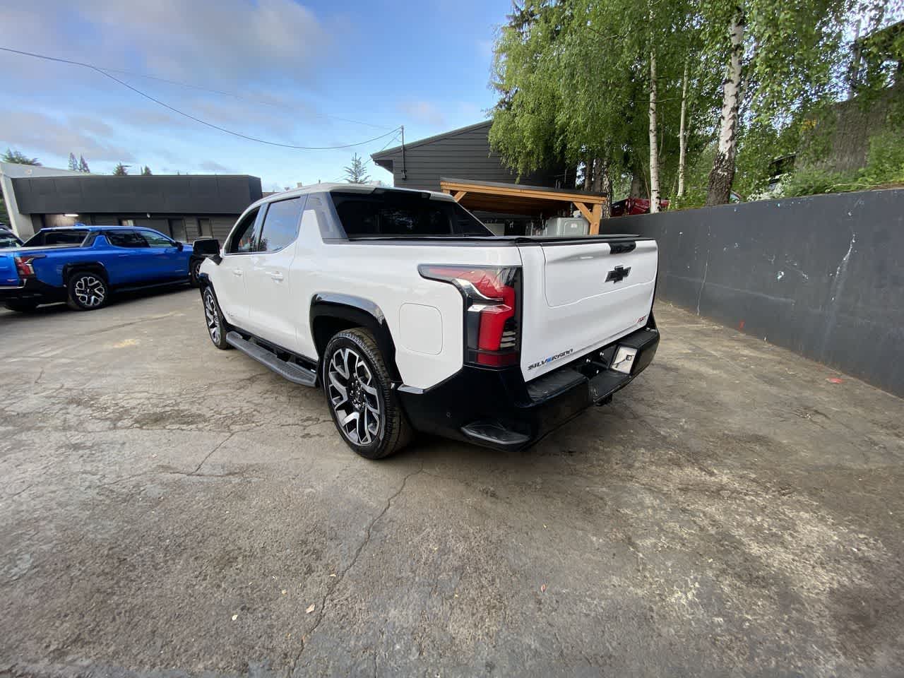 Thumbnail: 2025 Chevrolet Silverado EV - 4