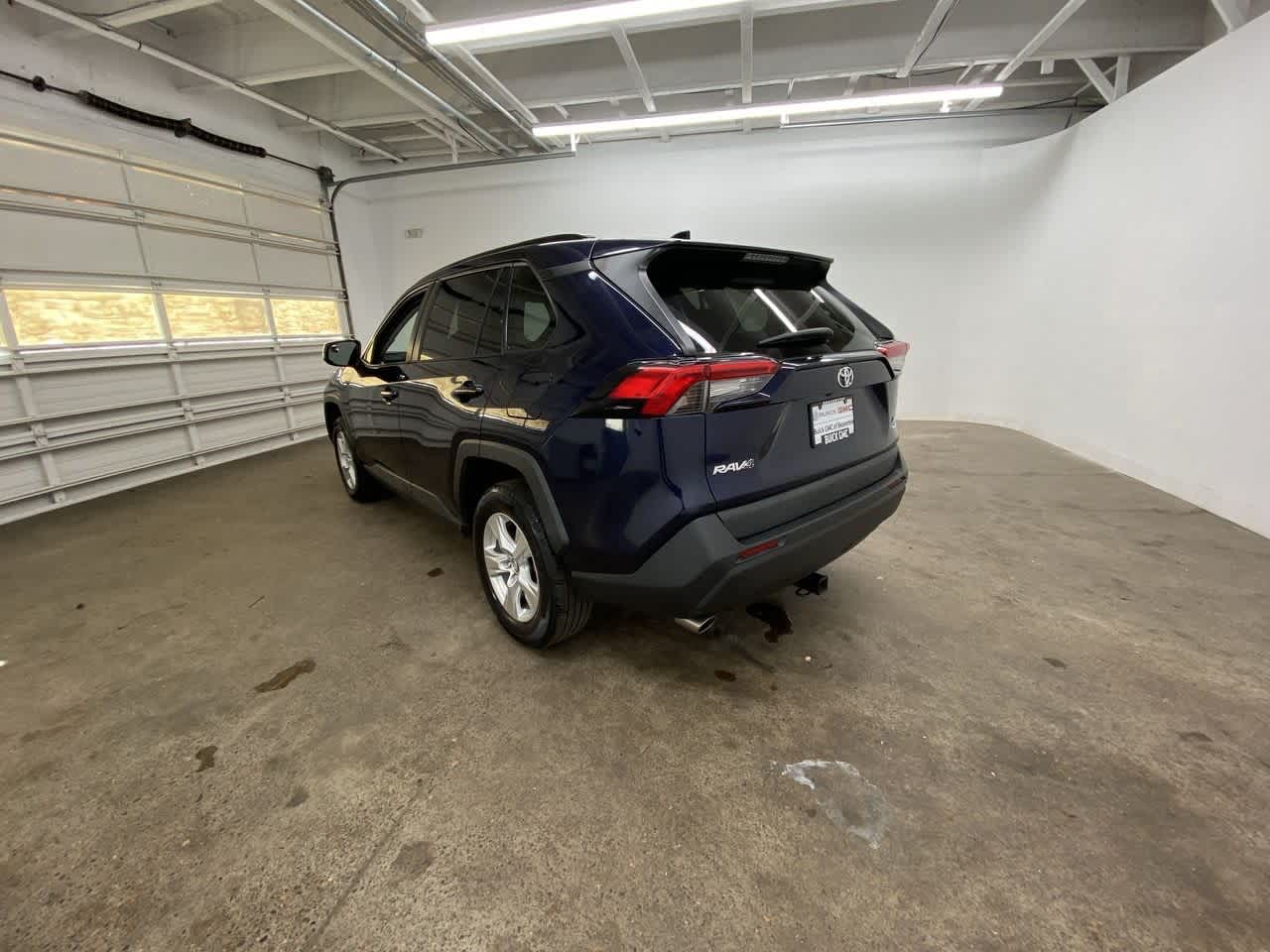 Thumbnail: 2021 Toyota RAV4 - 4