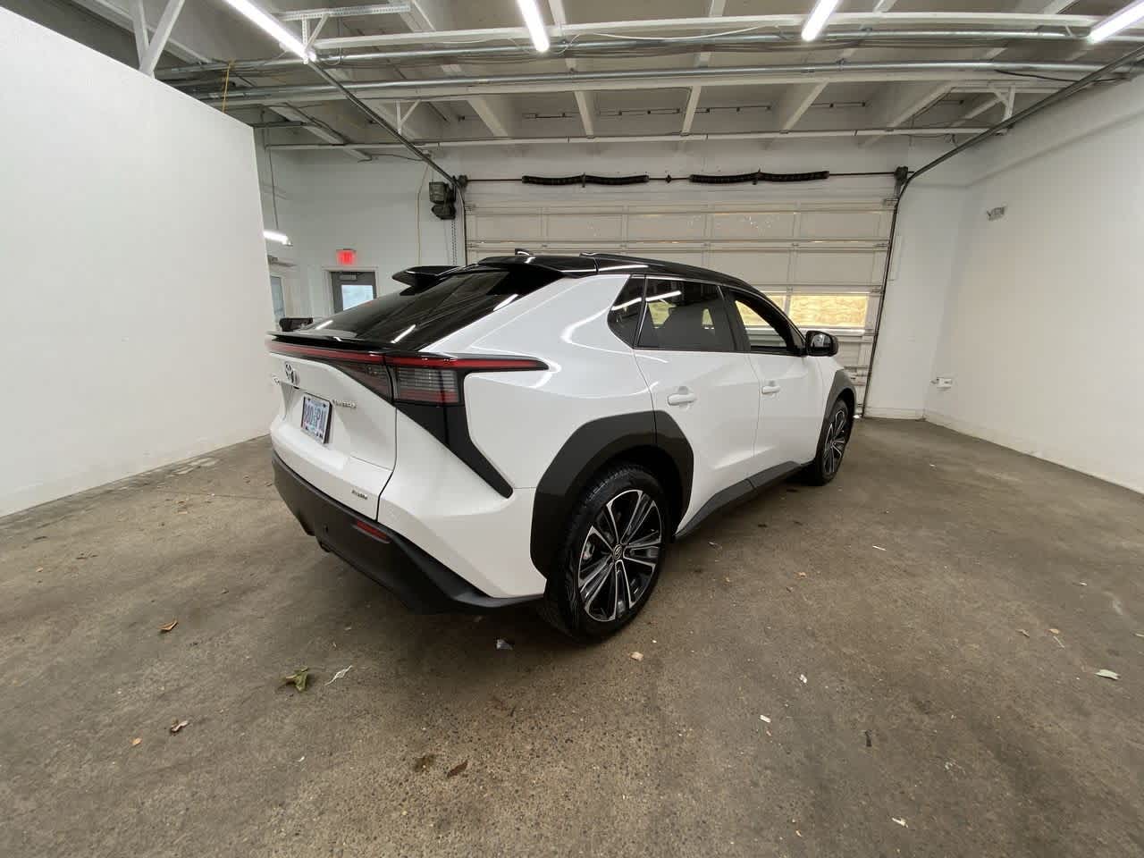 Thumbnail: 2023 Toyota bZ4X - 6