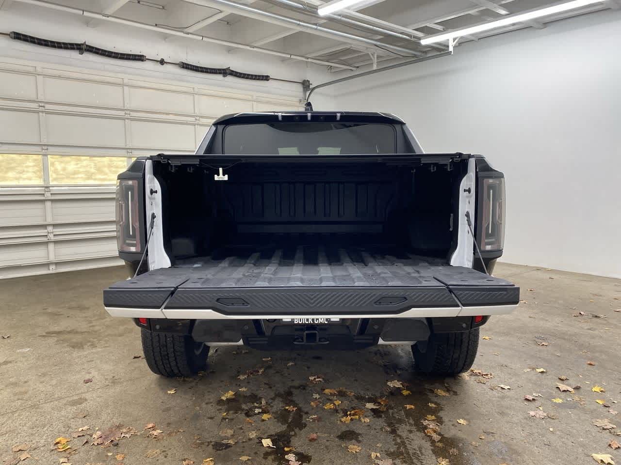 Thumbnail: 2024 GMC Hummer EV - 28