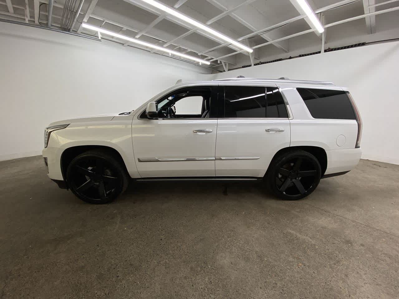 Thumbnail: 2016 Cadillac Escalade - 3