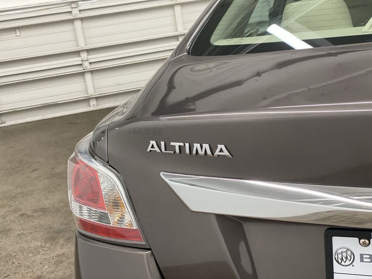 Thumbnail: 2015 Nissan Altima - 10
