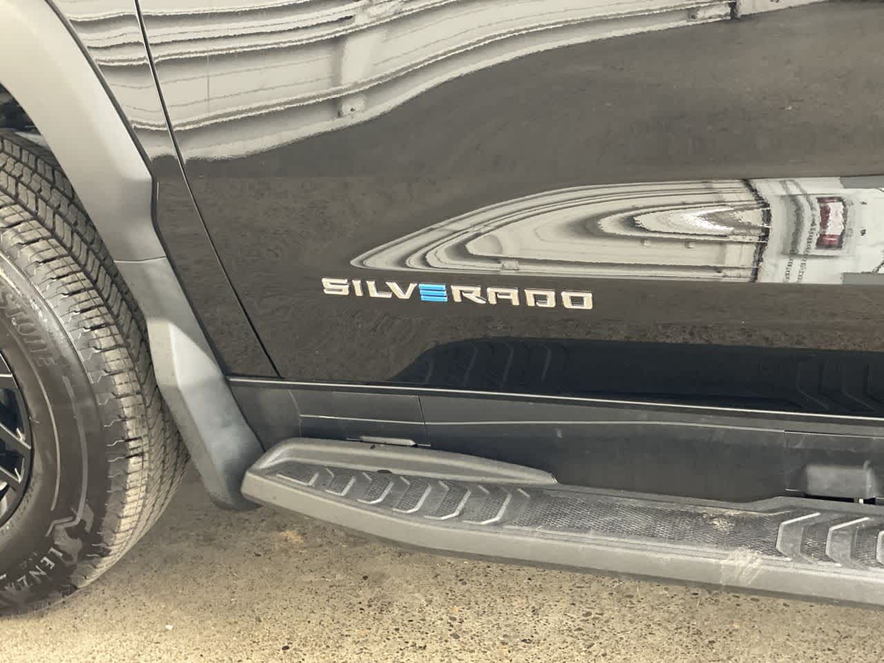 Thumbnail: 2024 Chevrolet Silverado EV - 10
