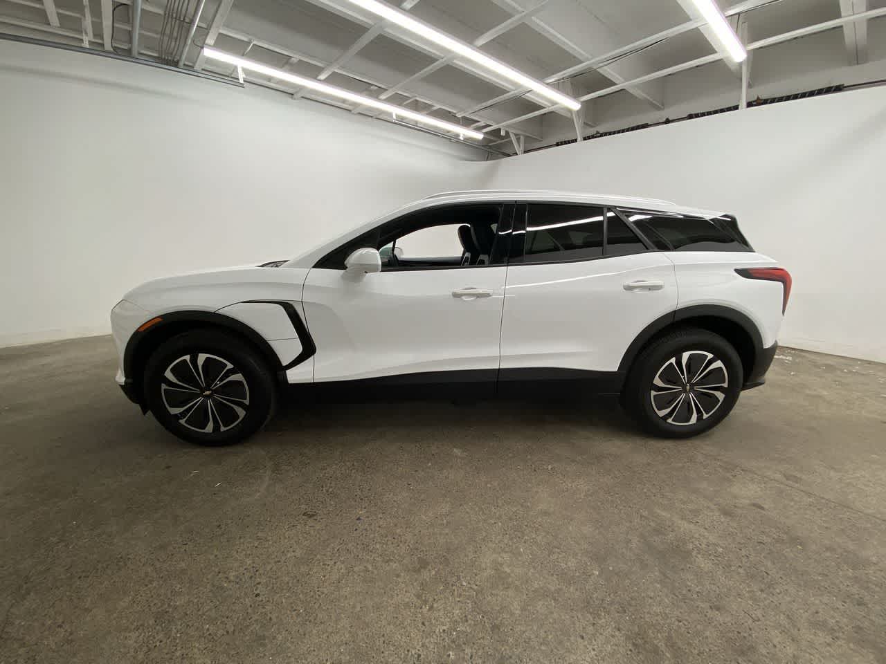 Thumbnail: 2024 Chevrolet Blazer EV - 3