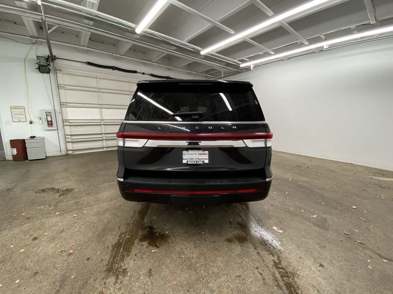 Thumbnail: 2023 Lincoln Navigator L - 5