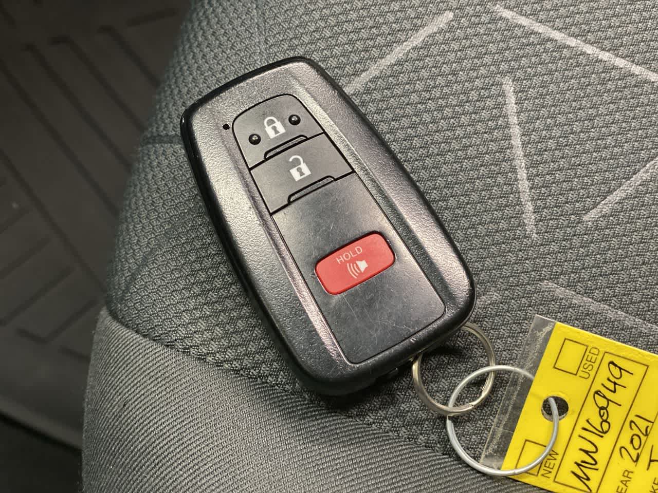 Thumbnail: 2021 Toyota RAV4 - 31