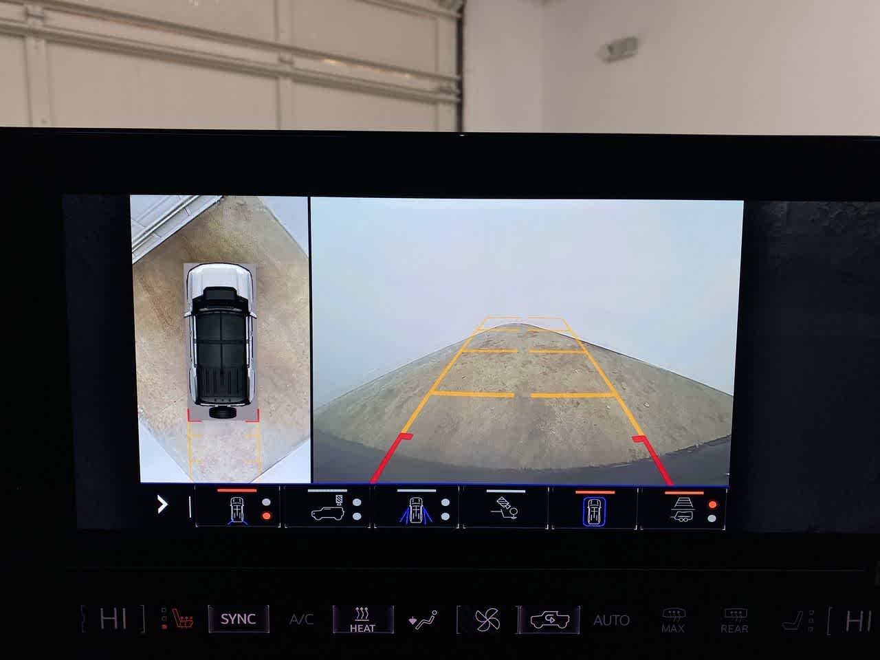 Thumbnail: 2024 GMC Hummer EV - 25