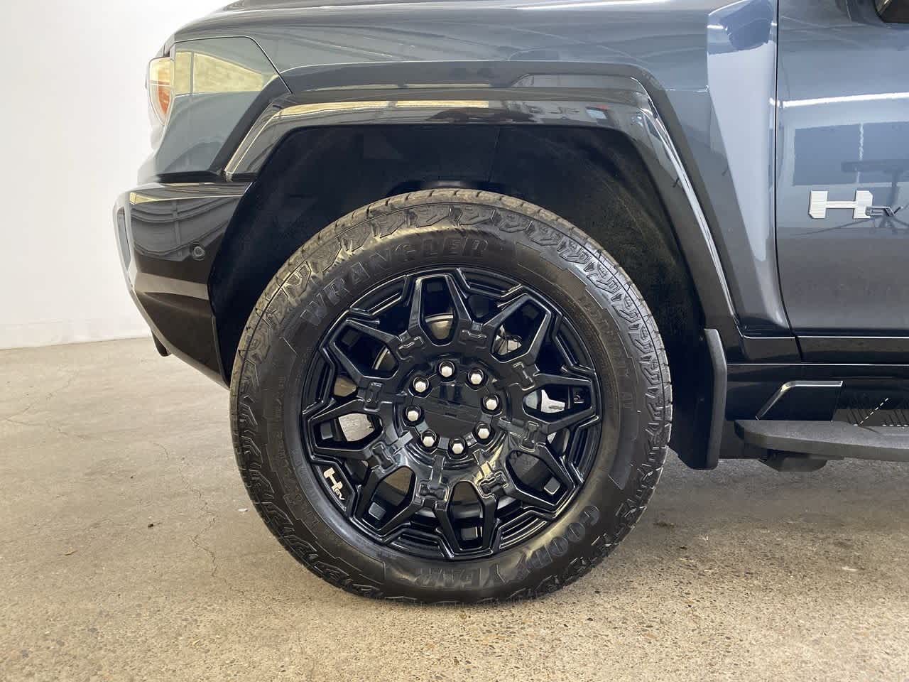 Thumbnail: 2025 GMC Hummer EV - 11