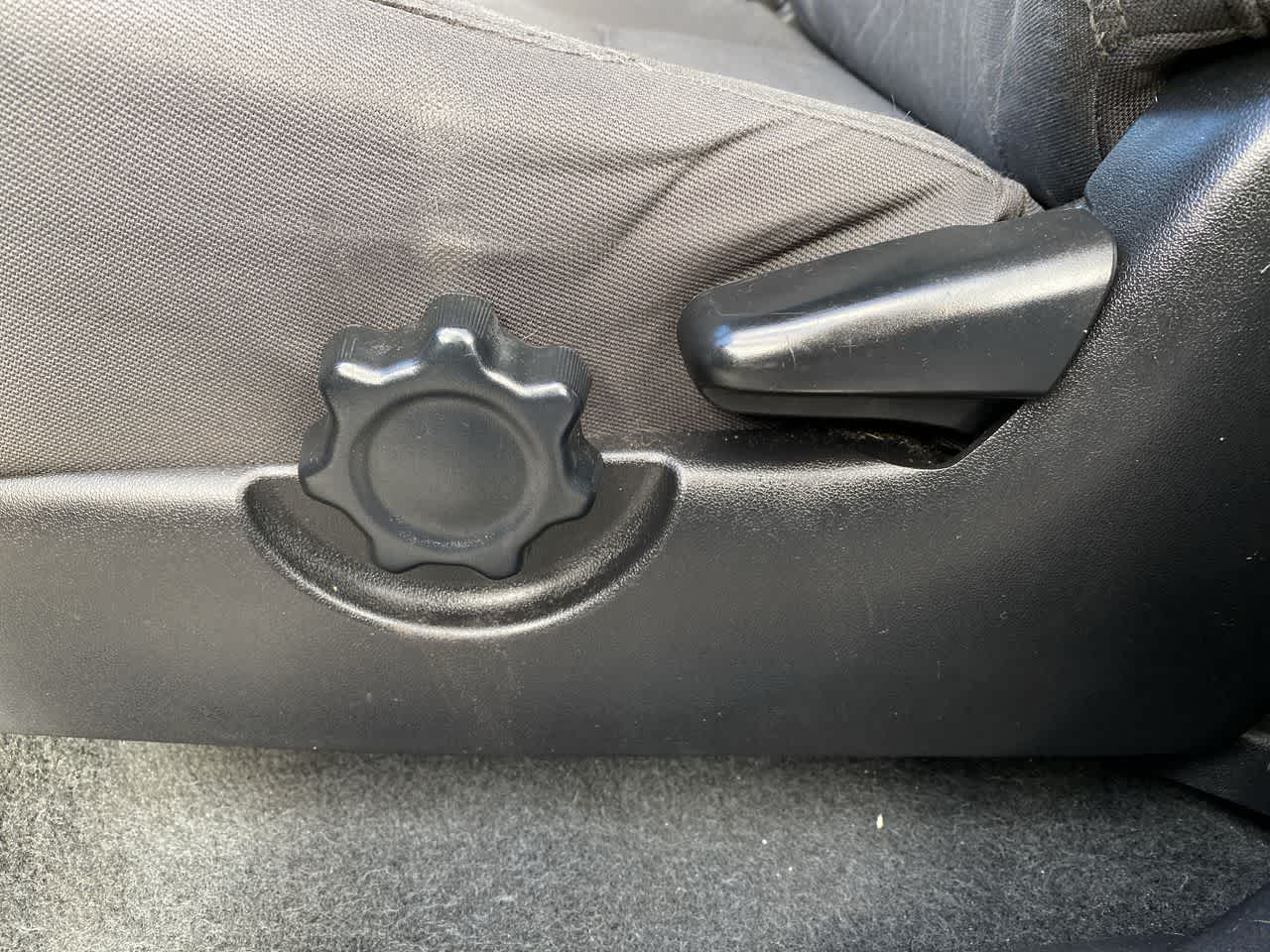Thumbnail: 2016 Toyota Tacoma - 14