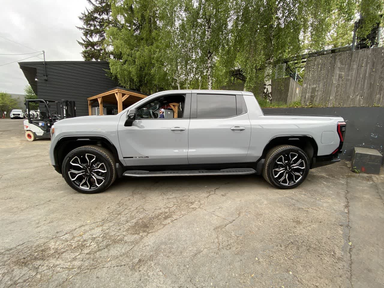 Thumbnail: 2025 GMC Sierra EV - 3