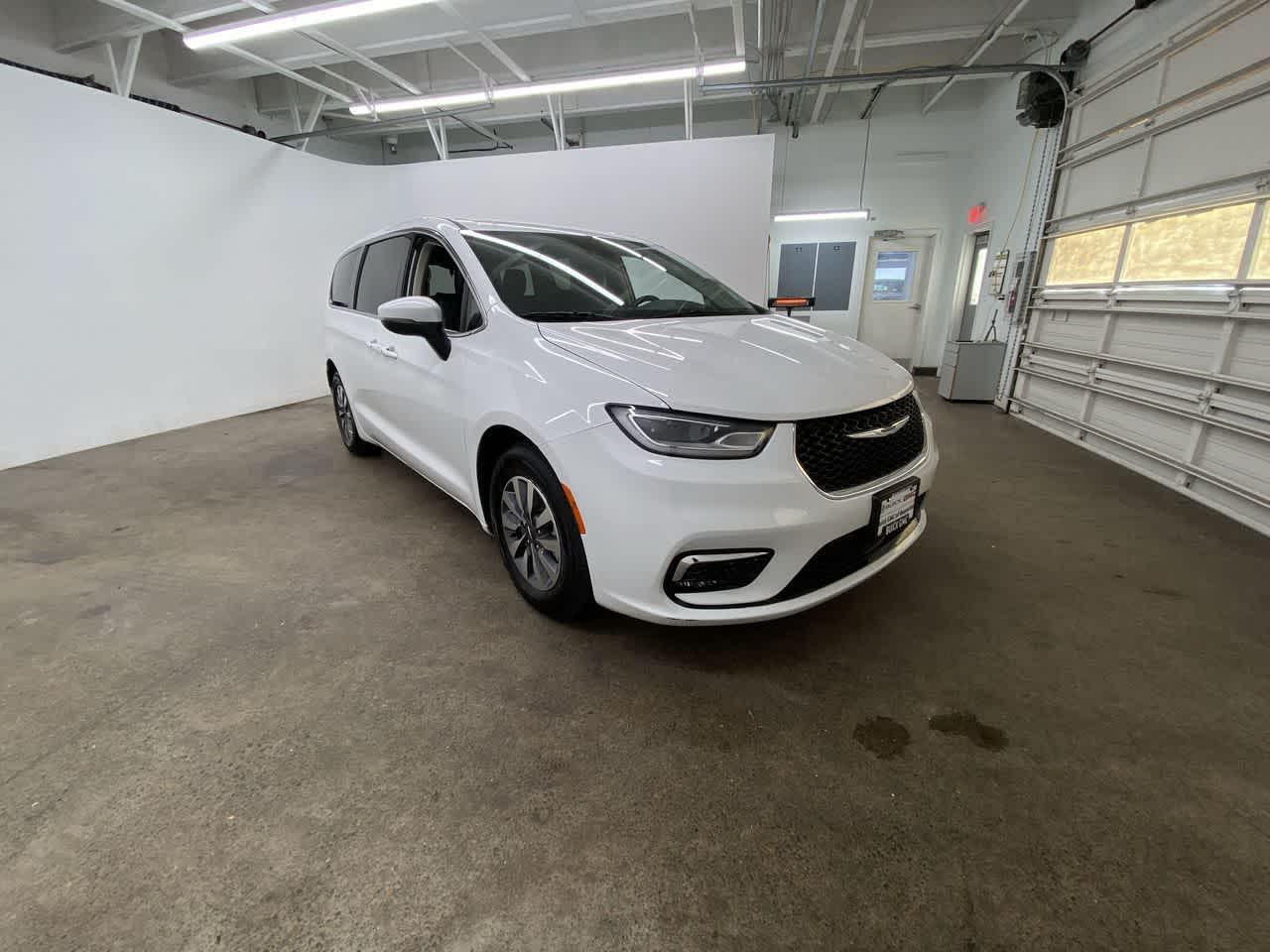 Thumbnail: 2023 Chrysler Pacifica - 8