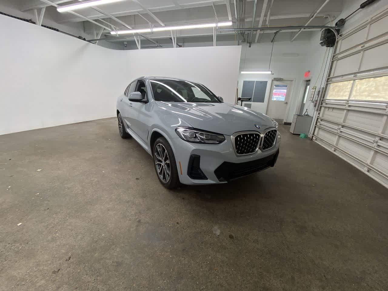 Thumbnail: 2022 BMW X4 - 8