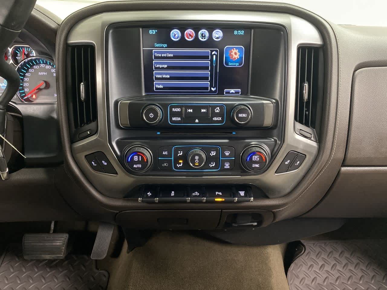Thumbnail: 2016 Chevrolet Silverado 3500 - 24