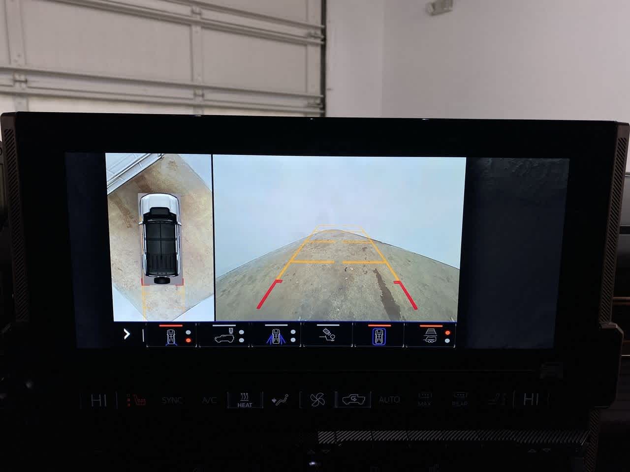 Thumbnail: 2025 GMC Hummer EV - 25