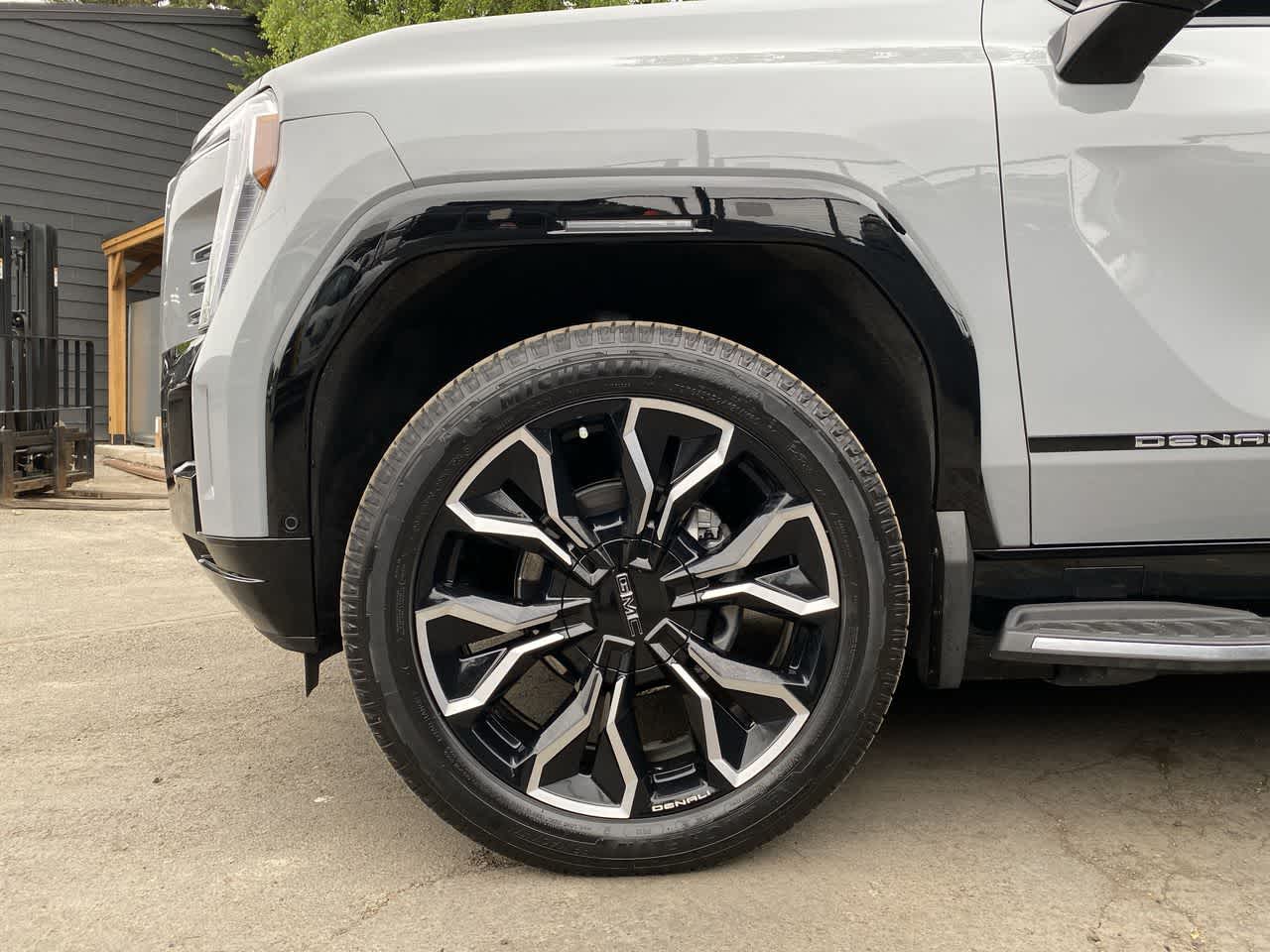 Thumbnail: 2025 GMC Sierra EV - 11