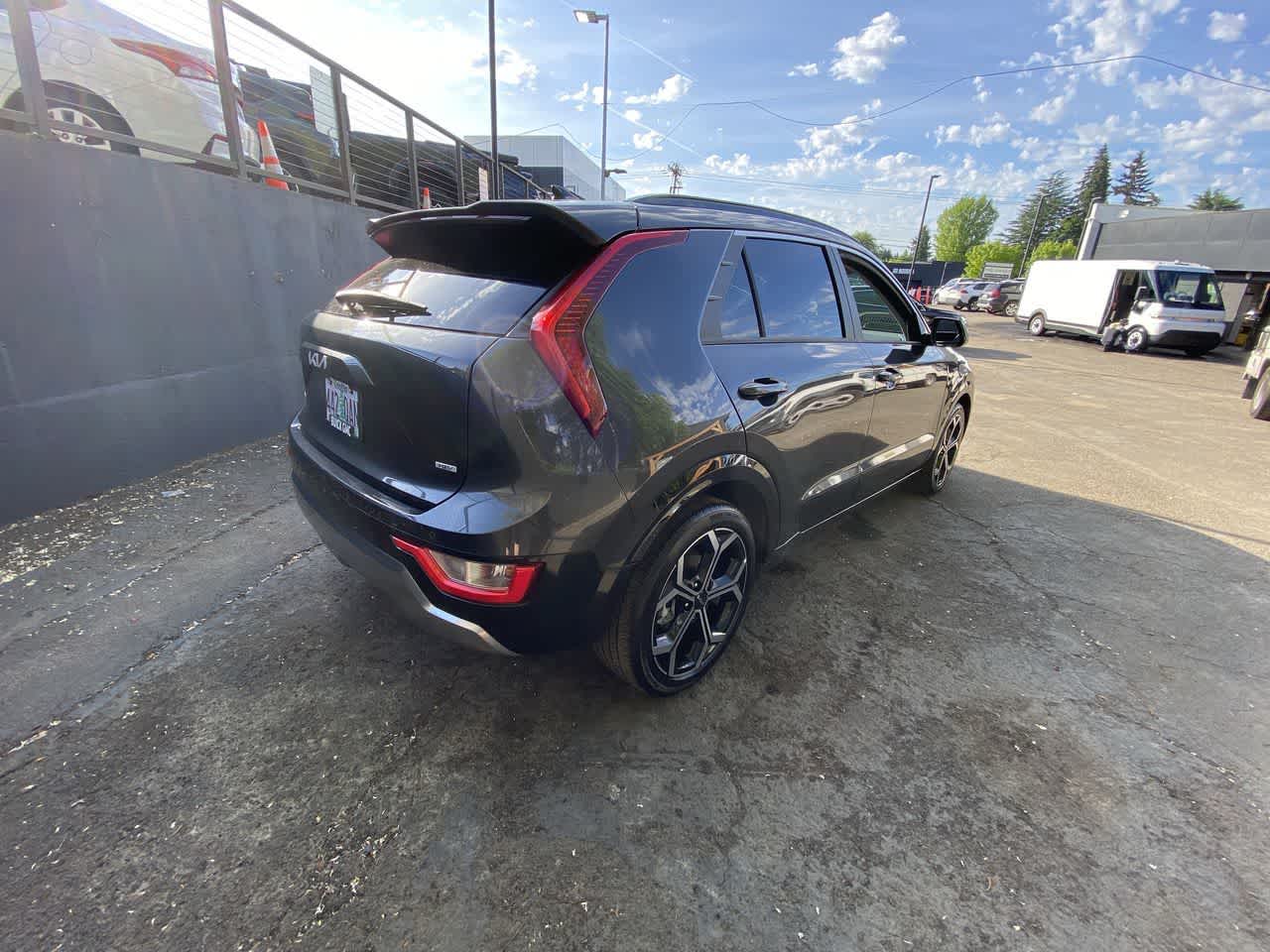 Thumbnail: 2023 Kia Niro - 6