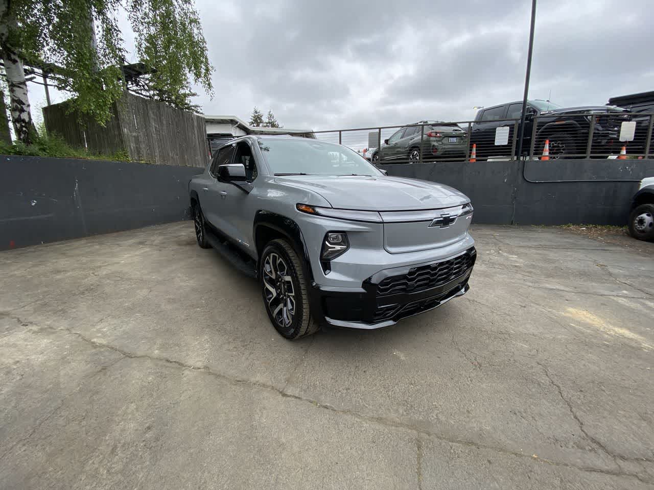 Thumbnail: 2025 Chevrolet Silverado EV - 8