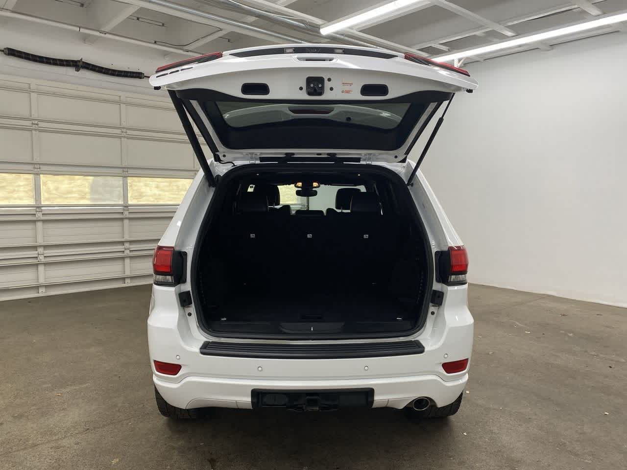 Thumbnail: 2020 Jeep Grand Cherokee - 29