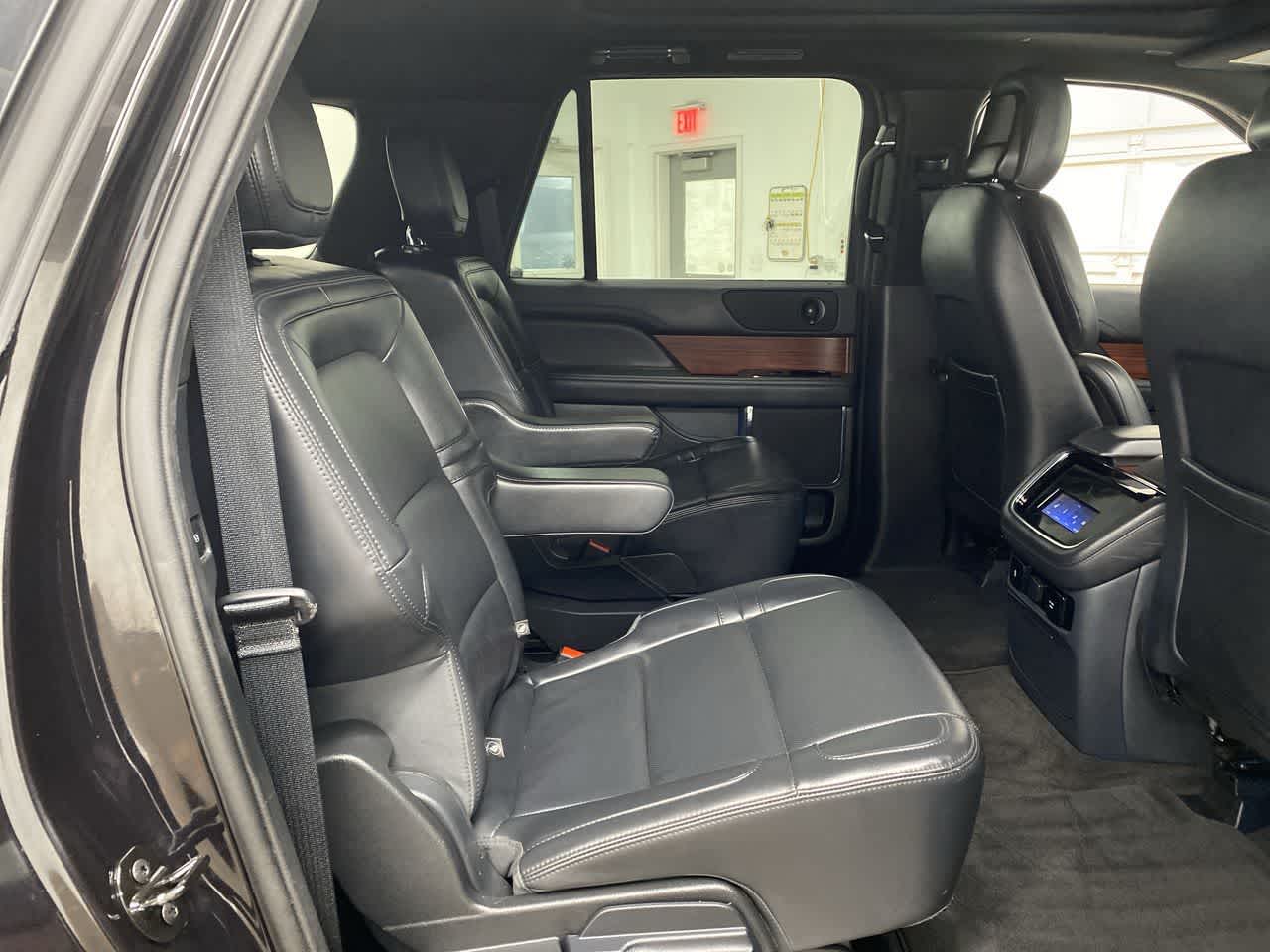 Thumbnail: 2024 Lincoln Navigator L - 17