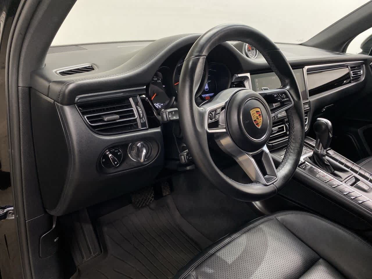 Thumbnail: 2021 Porsche Macan - 2