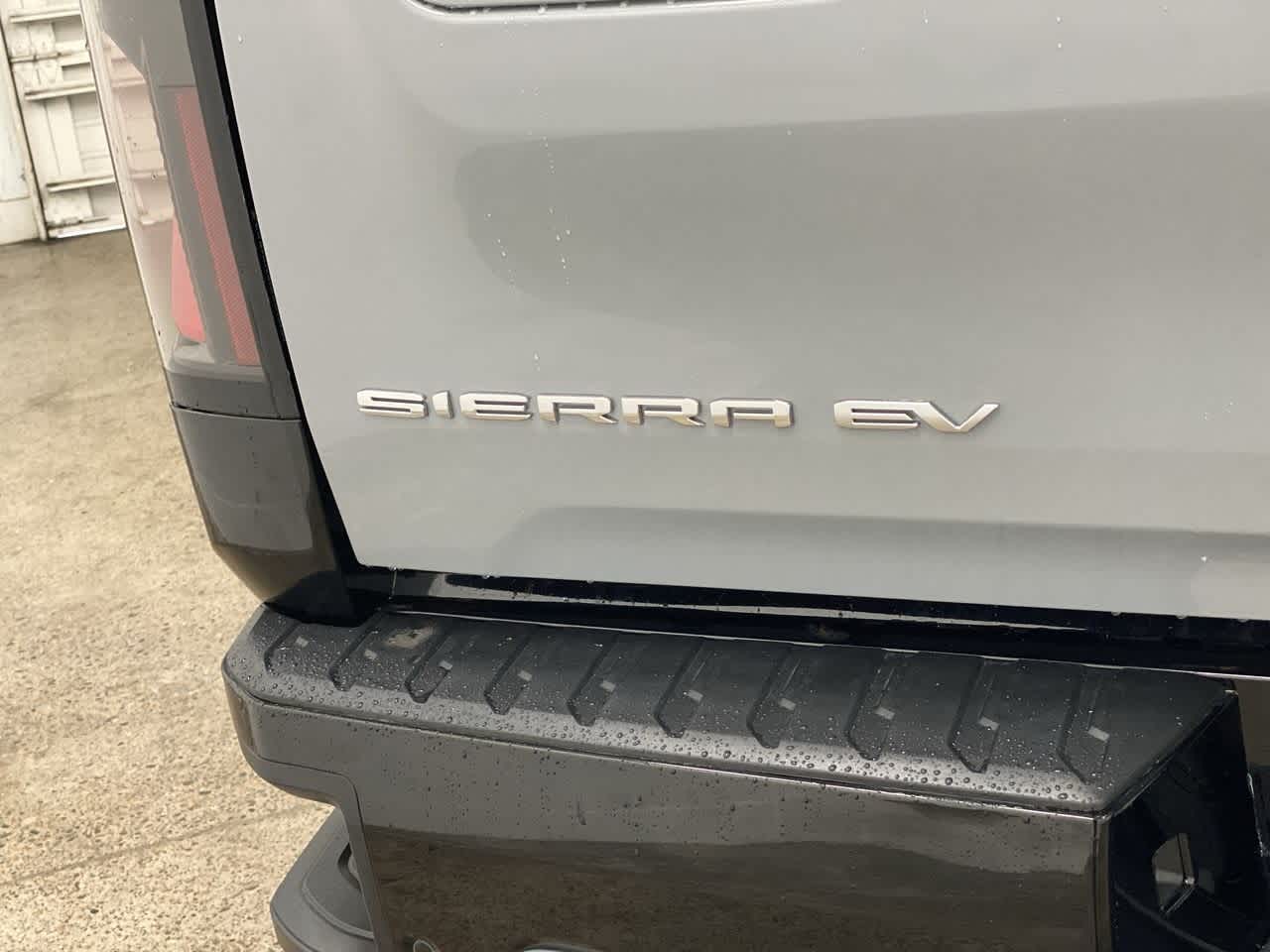 Thumbnail: 2024 GMC Sierra EV - 10