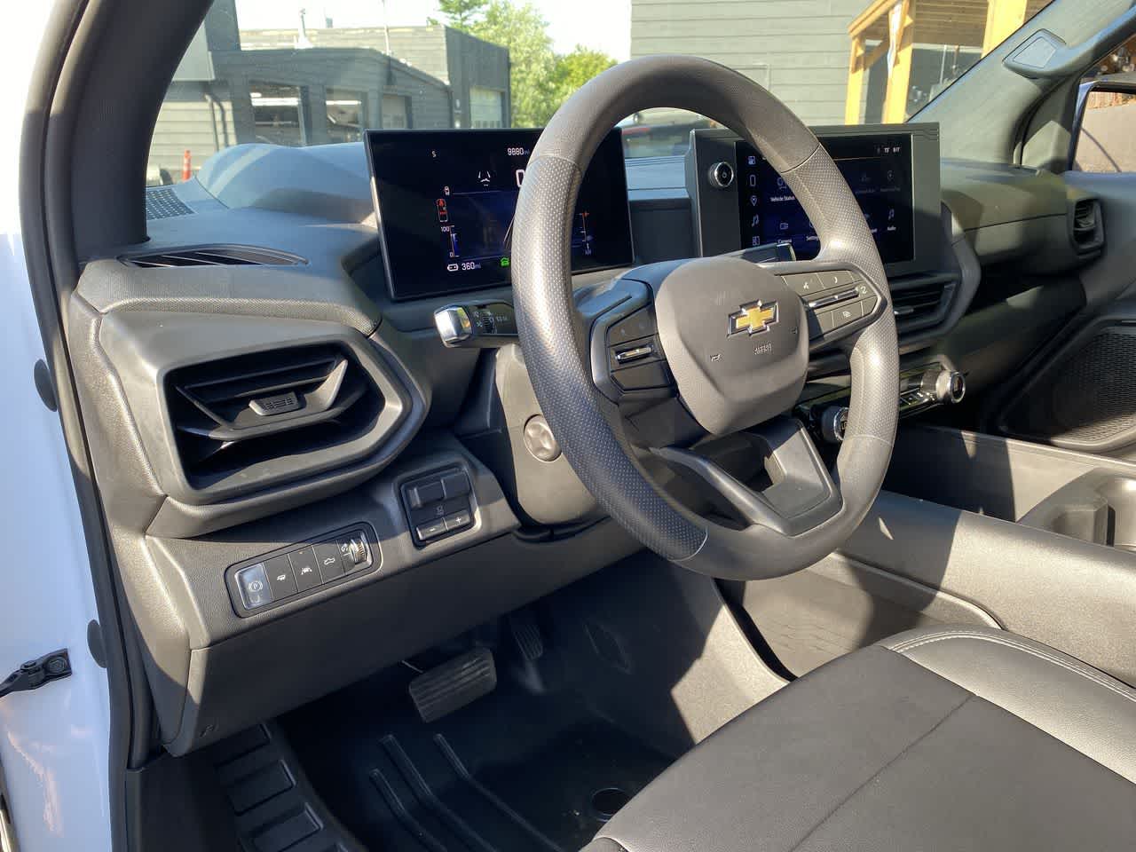 Thumbnail: 2025 Chevrolet Silverado EV - 2