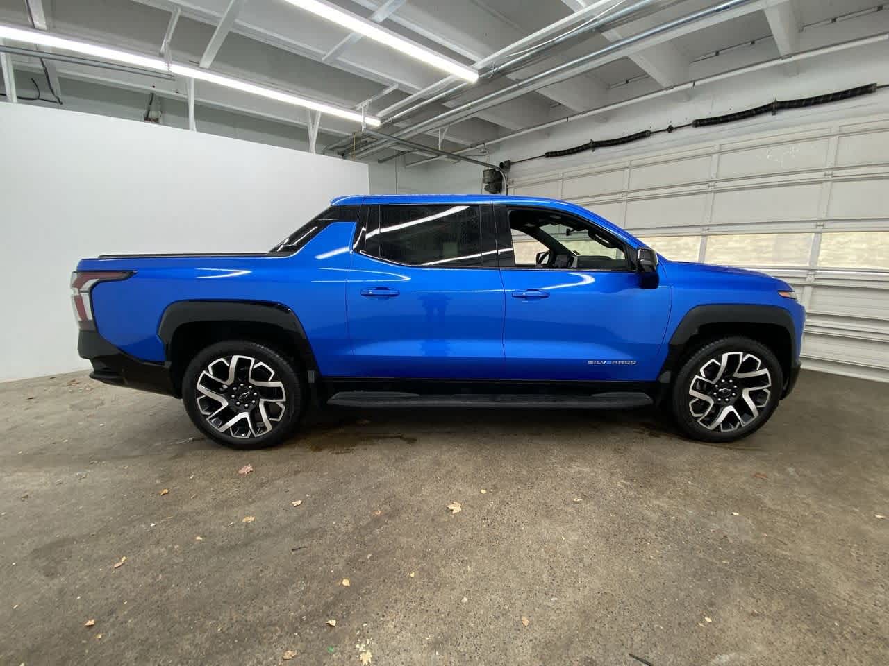 Thumbnail: 2025 Chevrolet Silverado EV - 7