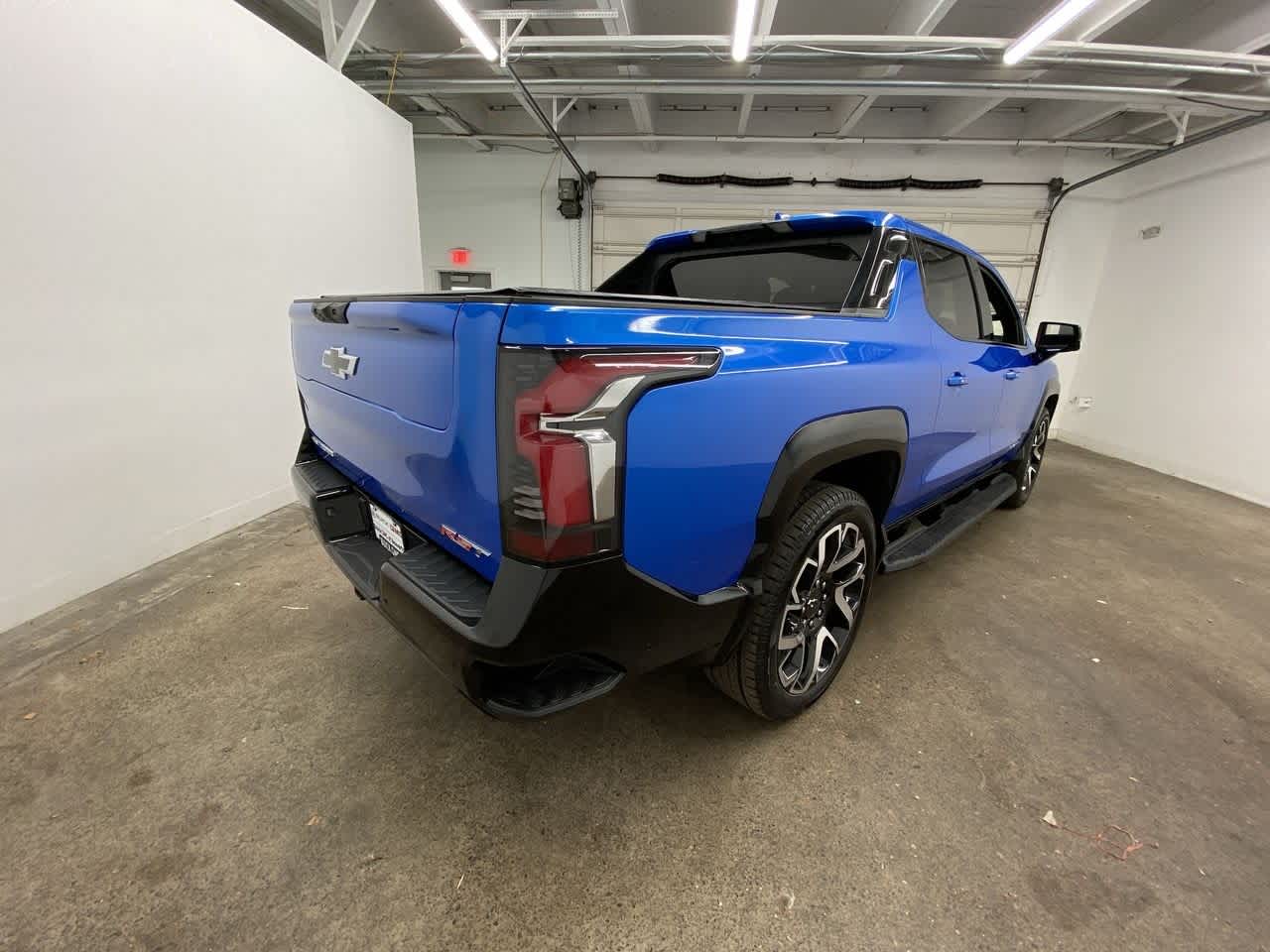 Thumbnail: 2025 Chevrolet Silverado EV - 6